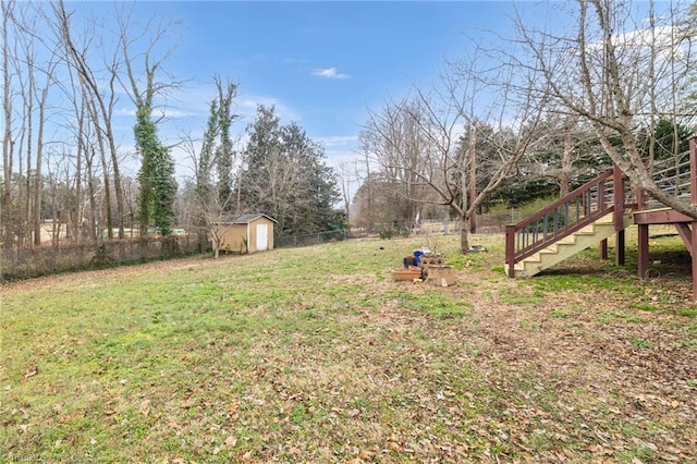 view of yard with a storage unit