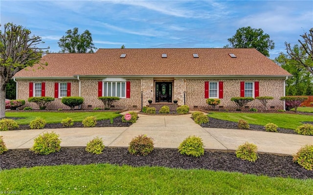 single story home featuring a front yard