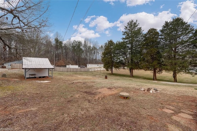 view of yard featuring a rural view