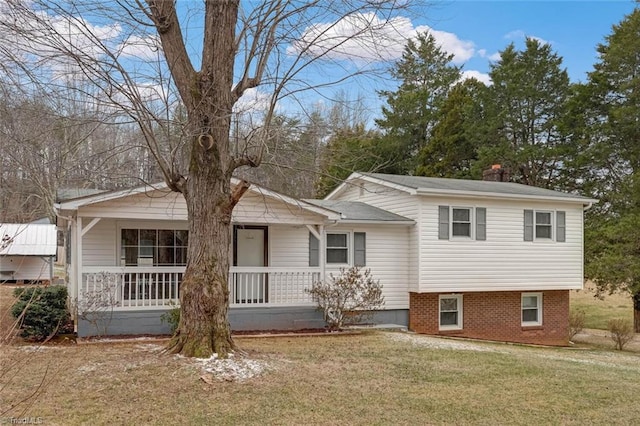 view of front of property with covered porch and a front lawn