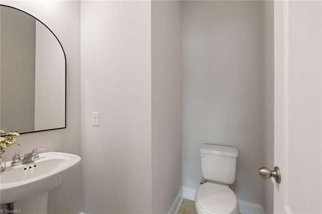 bathroom featuring sink and toilet