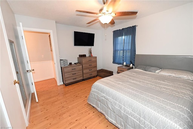 bedroom featuring light hardwood / wood-style floors and ceiling fan