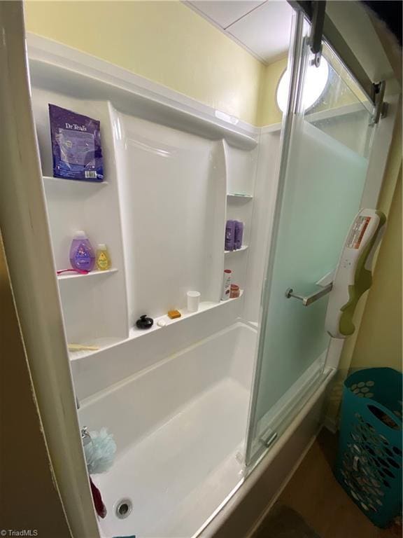 301 Jeanette Ave, High Point, NC 27265 - full bathroom featuring a shower with shower door