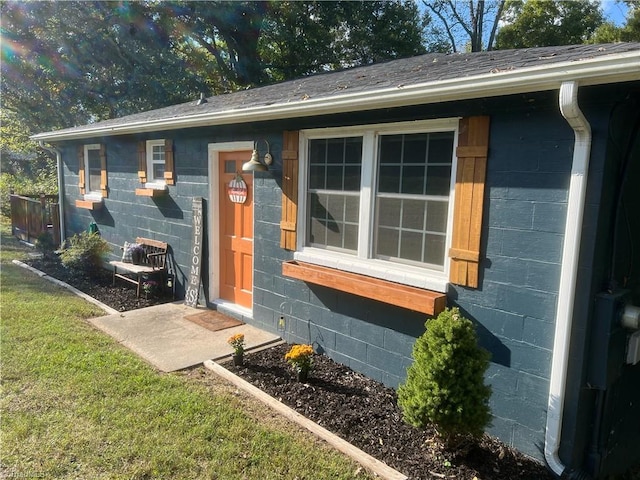 property entrance with a yard