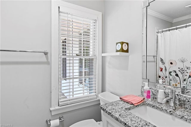 full bathroom featuring crown molding, toilet, vanity, and a shower with shower curtain