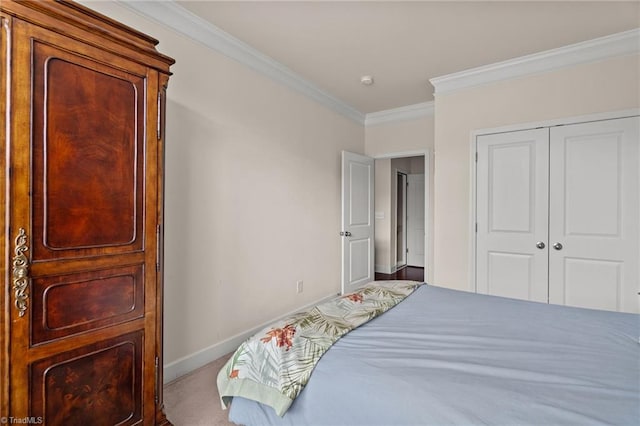 bedroom with carpet flooring, a closet, and ornamental molding