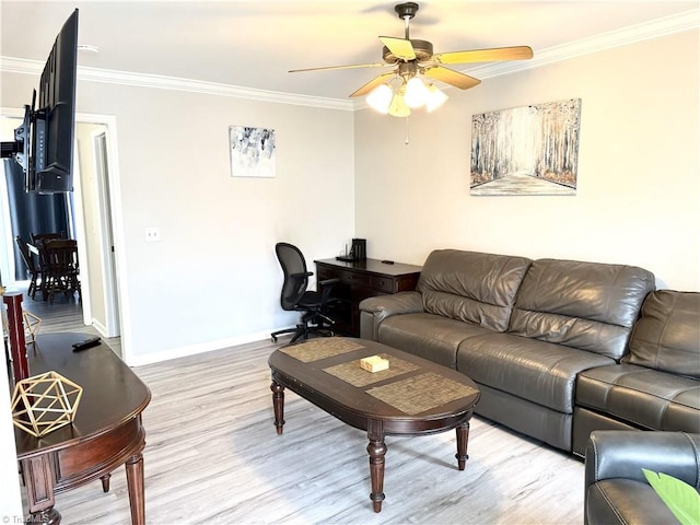 living room with light wood-style flooring, baseboards, and crown molding