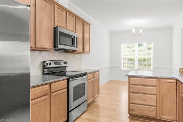 6924 Langdon Village Ct, Clemmons, NC 27012 - kitchen featuring appliances with stainless steel finishes, crown molding, light wood finished floors, tasteful backsplash, and a chandelier
