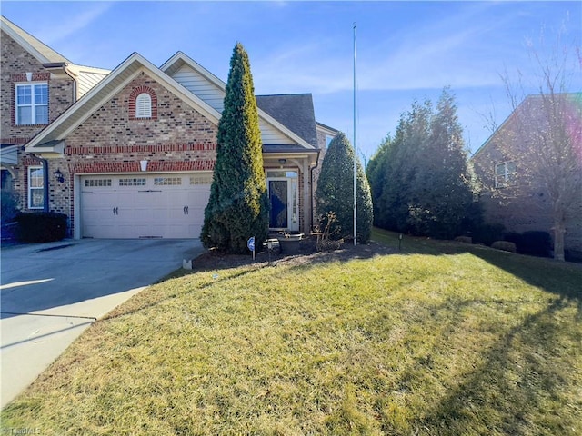 view of front facade with a front yard