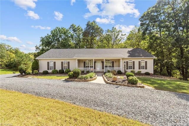 ranch-style home featuring a front yard and covered porch