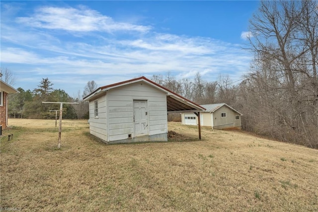 view of outdoor structure with an outbuilding