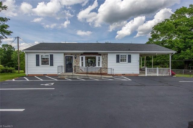 317 E King St, King, NC 27021 - view of front of property featuring crawl space, fence, and uncovered parking