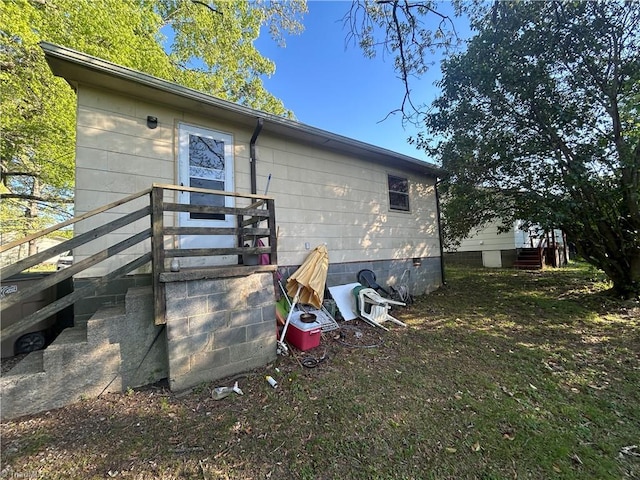 717 Dale St, Greensboro, NC 27406 - rear view of house featuring crawl space