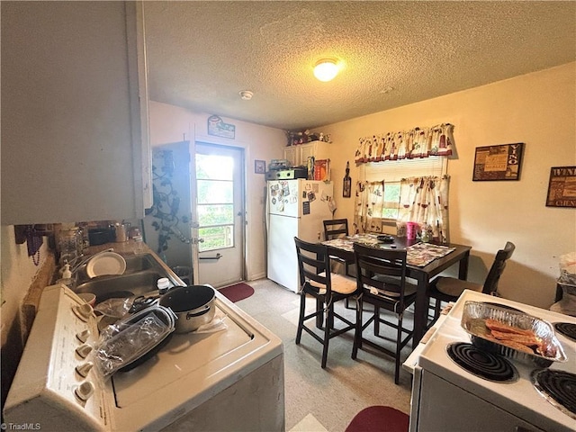 717 Dale St, Greensboro, NC 27406 - dining room with washer / dryer and a textured ceiling