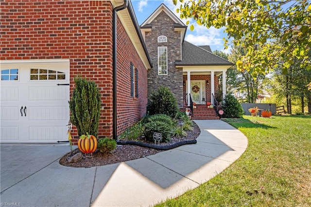 view of front of home featuring a front lawn and a garage