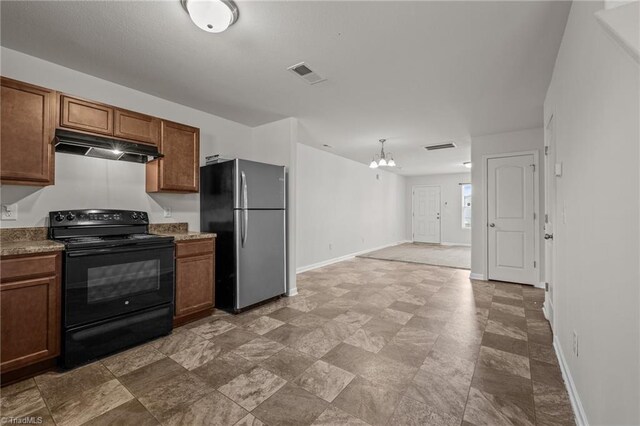 kitchen with black range with electric cooktop, under cabinet range hood, visible vents, baseboards, and freestanding refrigerator