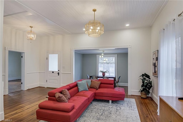 living room featuring a notable chandelier, recessed lighting, baseboards, and wood finished floors