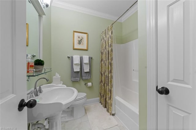 full bath with shower / bath combo with shower curtain, toilet, baseboards, and ornamental molding