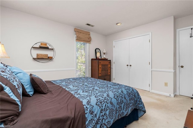 bedroom featuring a closet, visible vents, baseboards, and carpet floors