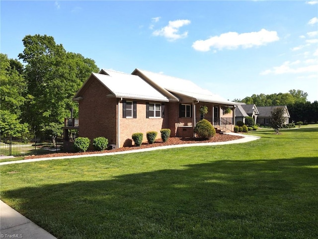 view of front of home featuring a porch, a front lawn, and fence