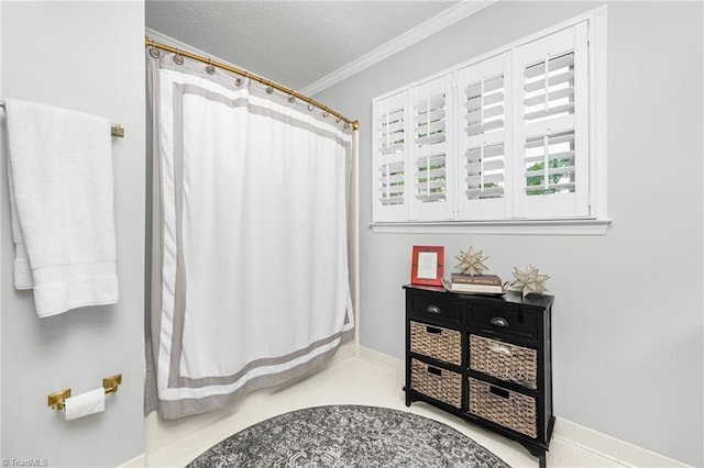 149 Warwicke Pl, Bermuda Run, NC 27006 - full bath with ornamental molding, a textured ceiling, baseboards, and curtained shower