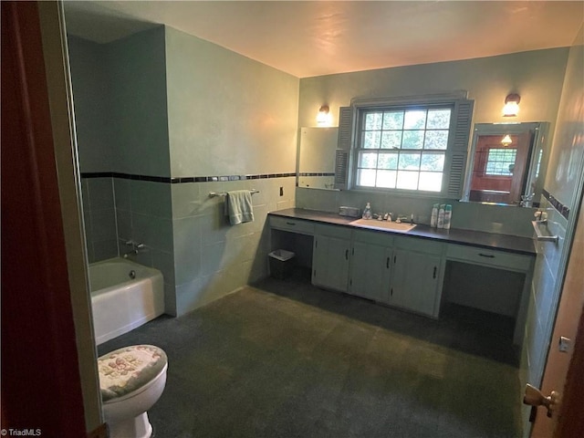 1706 Windsor Dr, High Point, NC 27262 - bathroom featuring tile walls, vanity, a garden tub, and toilet