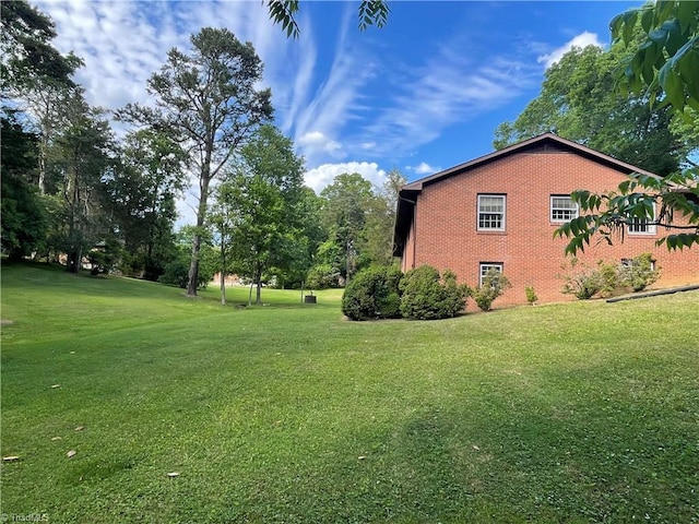 1706 Windsor Dr, High Point, NC 27262 - view of green lawn