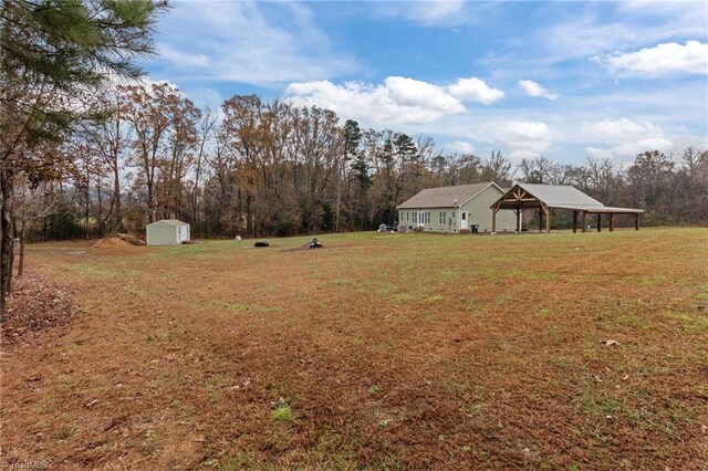 view of yard with a carport and a storage unit