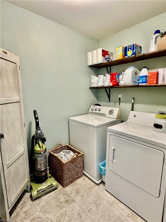 laundry room with washing machine and dryer