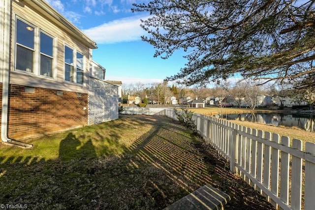 view of yard featuring a water view