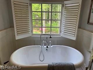 105 Finborough Ct, Kernersville, NC 27284 - bathroom with a freestanding tub