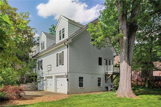 3054 Country Club Rd, Winston-Salem, NC 27104 - view of side of home featuring a garage, a lawn, and driveway