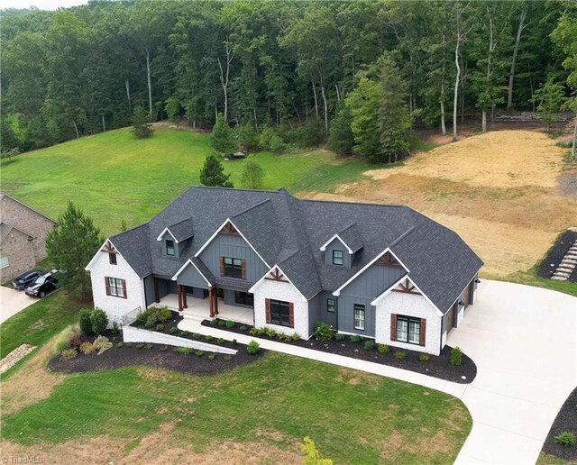 view of front of house featuring a front lawn