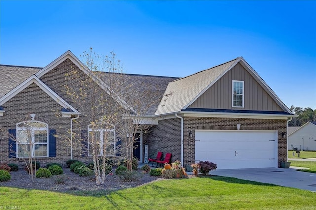 view of front facade featuring a garage and a front lawn