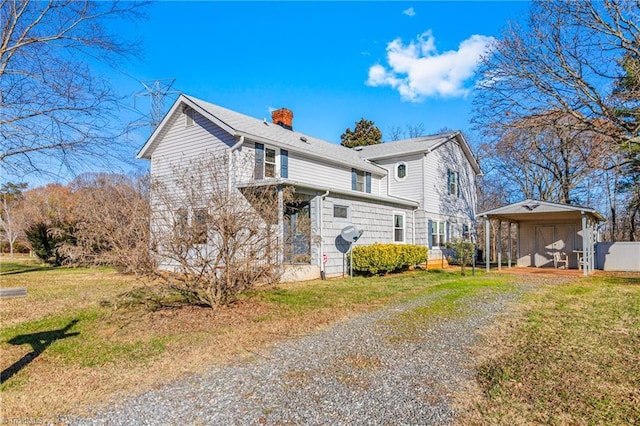 view of front of house with a front lawn