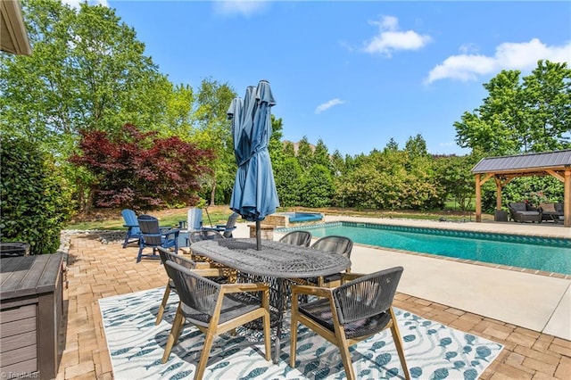 3303 Tanner Ct, Summerfield, NC 27358 - outdoor pool with an in ground hot tub, a patio, and outdoor dining space
