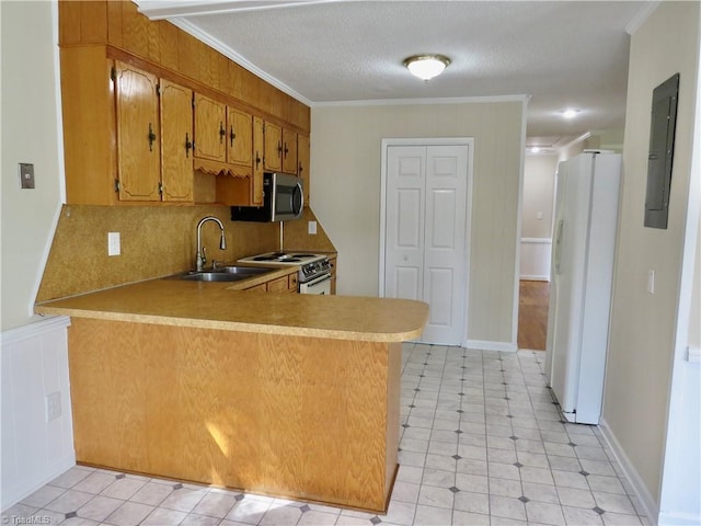 kitchen featuring crown molding, range with electric stovetop, white fridge, and kitchen peninsula