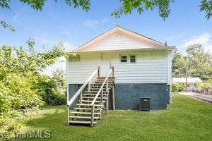 rear view of house featuring a lawn