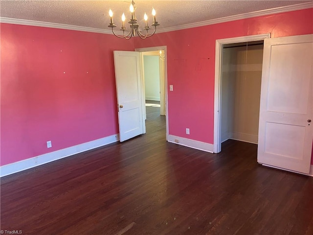 unfurnished bedroom with a chandelier, a textured ceiling, dark hardwood / wood-style floors, and a closet