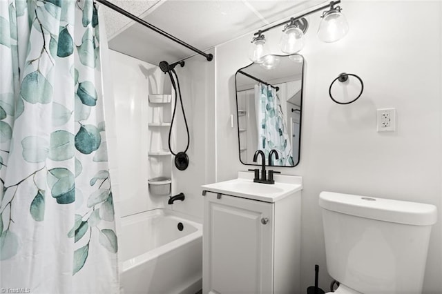 full bath featuring toilet, shower / bath combo with shower curtain, and vanity