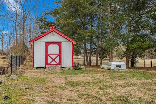 view of outdoor structure featuring a yard