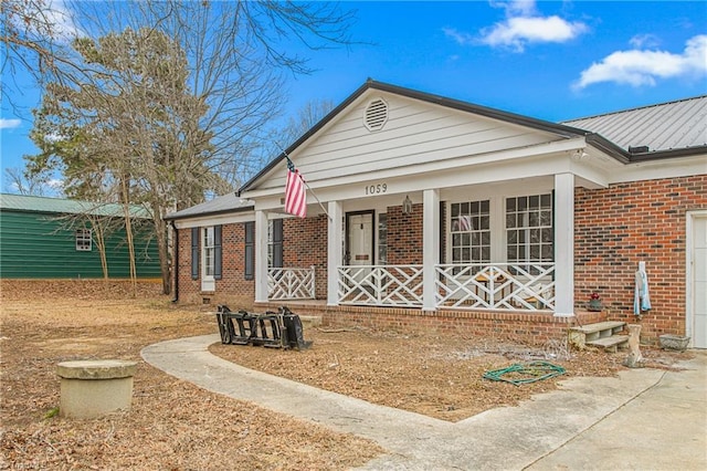 view of front of house featuring a porch