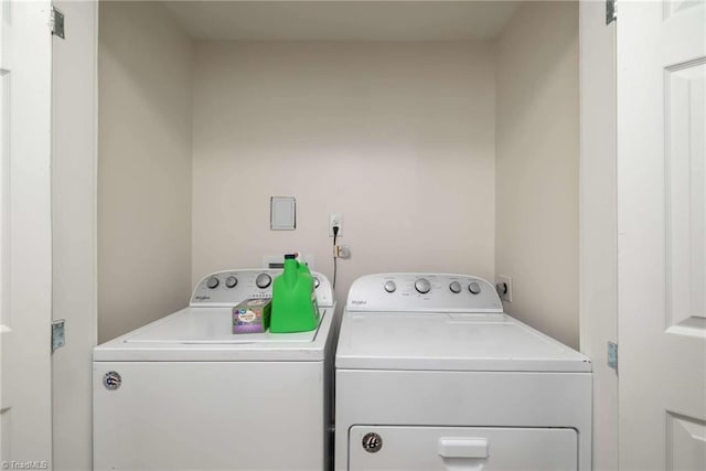 laundry room with washing machine and clothes dryer