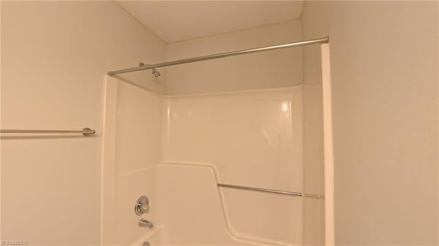 3128 Burke Mill Ct, Winston-Salem, NC 27103 - bathroom featuring tub / shower combination
