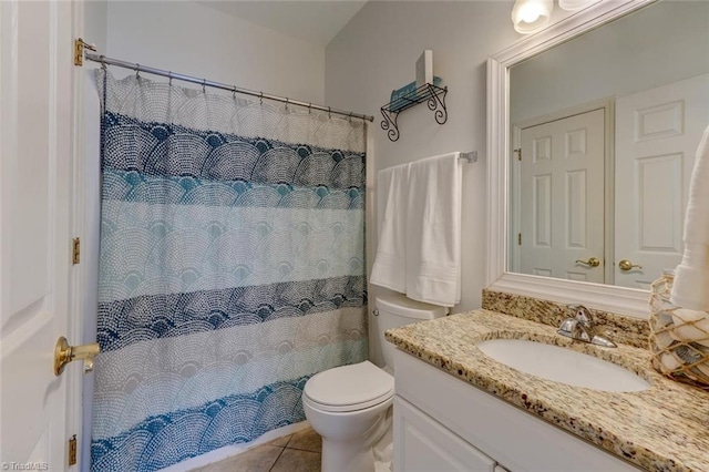 full bathroom featuring toilet, tile patterned flooring, vanity, and a shower with curtain