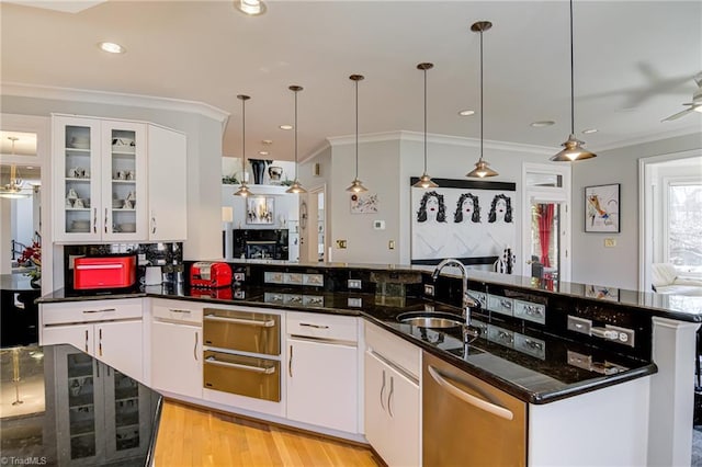 kitchen featuring open floor plan, dishwasher, a warming drawer, and a sink