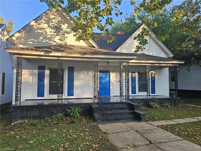 view of front of property featuring a porch