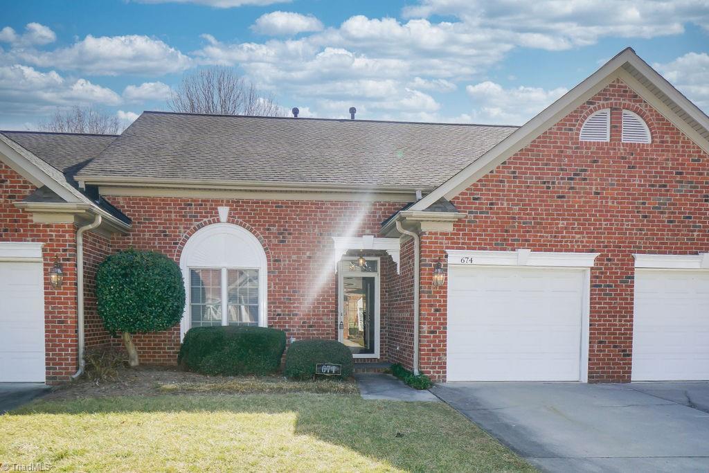 view of front facade with a garage and a front lawn