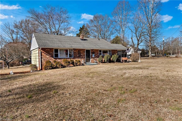 view of front of home featuring a front yard