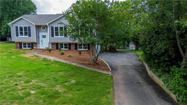 9048 Jefferson Woods Dr, King, NC 27045 - bi-level home featuring asphalt driveway and a front lawn